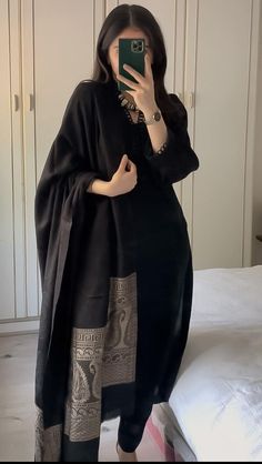 Stile Hijab, Pakistani Fashion Casual, Casual Indian Fashion, Salwar Kamiz, Trendy Dress Outfits, Simple Pakistani Dresses