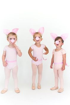 Costumes For Sisters, Halloween Costumes For Sisters, Pig Halloween Costume, Piglet Costume, Sister Halloween Costumes, Costume Homemade, Sibling Halloween Costumes, Pig Halloween, Nativity Costumes