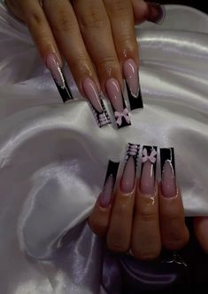 Oldies Nails Acrylic, Nail Charms Ideas, Basic Baddie Nails Spring, Pink And Black Acrylic Nails Designs, Black Charm Nails, Pink And Black Nails Acrylic, Black And Pink Nails Ideas, Cute Y2k Nails, Nail Designs Y2k