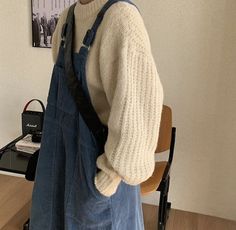 Coffee Look Fashion, Cute Female Outfits Aesthetic, Enfp Clothing Style, Enfp Style Outfit, Overall With Sweater Outfit, Enfp Aesthetic Outfit, Enfp Outfits, Enfp Style, Winter Overalls Outfit