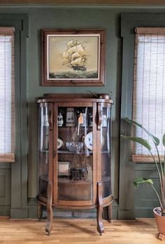 antique curio cabinet and antique oil painting Curio Cabinet Living Room, Curio Cabinet Styling, Living Room Hutch, Walnut Interior, Curio Cabinet Displays, Antique Curio Cabinet, Antique Bookshelf, Small Bathroom Shelves, Antique Display Cabinets