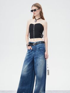 Material: Cotton 97%/Spandex3%
Model: 175cm/55kg Wear size M



Length
bust


S
21cm
72cm


M
21.5cm
76cm


L
22cm
80cm Edgy Bandeau Crop Top, Chic Jeans, Color Personality, Faded Denim, Wide Pants, Body Size, Tube Top, Wide Leg Jeans, Suits You