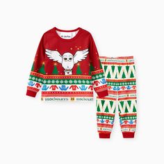 Show off your wizarding vibes in this exclusive Harry Potter Christmas matching sets.
* Product features: Christmas elements full print and pigeon illustration. 
* Fabric characteristics: Soft and comfortable. 
* Piece of product: 1 T-shirt and 1 pants or 1 crawl suit. 
* Neckline: Round neck. 
* Sleeves: Long sleeves. 
* Style: Flame retardant pajamas. 
* Fit: Regular fit. 
* Length: Regular length. Pigeon Illustration, Potter Family, Owl Pajamas, Family Matching Christmas, Whimsical Owl, Comfy Jumpsuits, Owl Illustration, Matching Christmas Pajamas, Christmas Matching