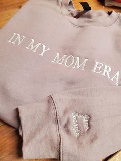 a sweatshirt that says in my mom era on it