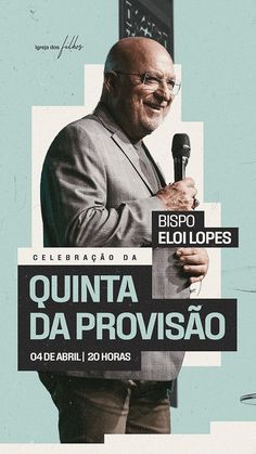 a man holding a microphone in front of a blue and white background with the words quinta da provisao