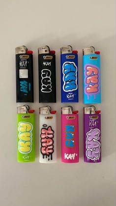 isqueiro graffiti Things To Tag Graffiti, Drawing On Lighter Ideas, Drawings On Lighters, Lighter Ideas Diy, Decorating Lighters Diy, Spray Paint Ideas Graffiti Easy