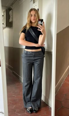 Internship Outfit Summer, Restaurant Manager Outfit, Tomboy Office Outfits, How To Style Dress Pants, Formal Pants Outfit Women, 6th Form Outfits Uk, Outfits With Slacks, Office Siren Outfit, Hairdresser Outfit Work