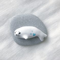 This cute brooch was hand sculpted from white earthenware clay, fired, glazed and then fired again . This is perfect gift for nature addicted persons. They will love this thoughtful gift inspired by nature. The measurements  is approximately 5 cm  • Real colors may slightly differ from one monitor to another, as it depends on specific monitor settings.• Please don't drop or hit• Keep out from children If you have any questions feel free to contact me any timeEvery order is carefully packaged .→ Shipping method:• All packages are sent via International registered airmail. • • • • • Please read policies! • • • • • →Returns and exchange detailsI want you to be happy with your purchase!If you have any problem once you received your item(s) please contact me before leaving your feedback.I allow Seal Polymer Clay, Cute Baby Seal, Harp Seal Pup, Ceramic Brooch, Cute Brooch, Harp Seal, Harbor Seal, Seal Pup, Baby Seal