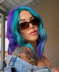 Unlock vibrant style with money piece hair. Explore stunning color choices and expert tips to elevate your look. Get inspired now! Click the article link for more photos and inspiration like this // Blue Money Piece Hair, Blue Money Piece, Blue And Purple Hair, Blue Money, Money Piece Hair, Blue Purple Hair, Vivid Hair, Haircut Inspo