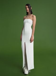 The Bysha Maxi Dress in Cream – Solace London US Wedding Dresses London, Minimalist Gown, Spring Summer 23, Maxi Dress Winter, Solace London, Haute Couture Dresses, Grad Dresses, Body Sculpting, Couture Dresses