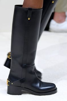 Shoes 2020 Trends, Riding Boots Outfit, Fall Shoe, Boots 2020, Shoe Trend, Autumn Shoes, Shoes Too Big, 2020 Fashion Trends, Shoe Trends