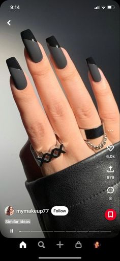 Love the contrast of the matte and shiny look Nails Baddie, Nails Grunge, Dark Nail, Baddie Nails, Black Nail Designs, Blue Nail