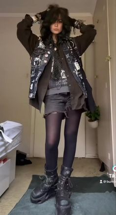 Alternative Fashion Masc, 80s Alt Fashion, 80’s Grunge, Bad Fashion Sense, Earthtone Aesthetic, Masc Goth Outfits, 1980s Punk, Non Binary Outfits, Battle Vest