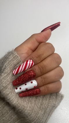 Winter Nails White And Red, Red White Gold Christmas Nails, Christmas Acrylics Coffin, Winter Nail Designs Red, Peppermint Nails Acrylic, Blue Candy Cane Nails, Christmas Nails Red And Green Glitter, Red White And Green Christmas Nails, Unique Winter Nails