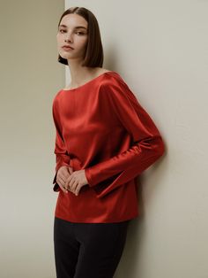 This minimalist top showcases our 30 Momme Mulberry Silk which ensures the breathability and softness. A refined iteration of wear-forever shirting, this long-sleeve style is crafted for a collarless design. The minimal style features a back slit design and deliveries incredible glossiness, which makes it a modern essential. It is suitable for casual and business which can be paired with any bottoms. Silk Blouses For Women, Red Silk Top, Red Silk Blouse, Minimalist Top, Silk Bedding Set, Silk Clothes, Silk Nightwear, Silky Shirt, Silk Sheets