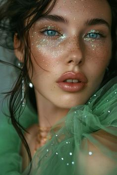 Shining Makeup, Glitter No Rosto, Makeup By Age, Cosmic Makeup, Makeup By Season, Magic Makeup, Elegance Dress, Holiday Makeup Looks, Luxury Photography