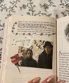 Annotations, kanej, book Stack, Reader, bookstagram, love reading, six of crows, shadow and bone, annotated books Six Of Crows Christmas, Six Of Crows Book Nook, Six Of Crows Doodles, Six Of Crows Book Aesthetic, My Ghost Wont Associate With Your Ghost, Kanej Aesthetic, Six Of Crows Annotation, Kanej Six Of Crows, Kanej Six If Crows