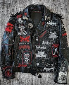 Punk Fashion Diy, Punk Jacket, Punk Style Outfits, Battle Jacket, Diy Jacket, Mötley Crüe, Estilo Punk, Punk Outfits, Alt Fashion