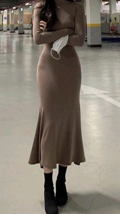 White Strap Dress Outfit, Elegant Chic Winter Outfits, Winter Cotton Dress, Classy Chic Modest Outfits, Elegant Grunge Aesthetic, Stylish Outfits For Winter 2023, Korean Fashion Dress Classy Women, Formal Winter Outfits Dresses, Modest Stylish Outfits Classy