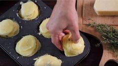 Slice Potatoes and Put Them in a Muffin Pan. They’ll Come Out of The Oven Family Favorite! – Page 2 – 99easyrecipes Parmesan Potato Stacks Recipe, Potato Stacks Recipes, Parmesan Potato Stacks, Parmesan Potato, Potato Stacks, Potato Muffins, Potato Snacks, Tin Recipes, Parmesan Potatoes