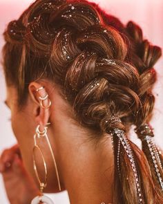 Hair Chain Hairstyles, Coachella Hair Braid, Coachella Braids, Coachella Hairstyles, Coachella Hair, Coachella Vibes, Coachella 2019, Rave Hair, Beauty Society