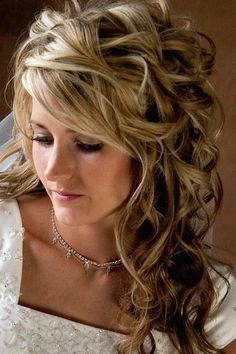 Can't get enough of that bridal hair inspo. Come along for more bridal styles, and share what you think on your fave. 2014 Hairstyles, Elegance Hair, Curly Wedding Hair, Simple Wedding Hairstyles, Elegant Wedding Hair, Hair Styles 2014, Wedding Hair Down, Bridal Hairstyles, Curly Girl Hairstyles