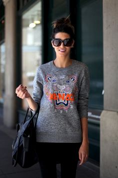 Sara perfecting casual cool in everyone’s favourite Kenzo jumper and the deliciously roomy Celine boston tote. Kenzo Jumper, Kenzo Tiger Sweatshirt, Graphic Jumper, Kenzo Sweater, Kenzo Sweatshirt, Wu Wear, Kenzo Tiger, Jumper Outfit, Inspired Outfits