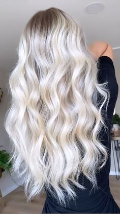 Natural Dark Roots Blonde Hair, Icy Platinum Blonde Hair With Shadow Root, Platinum With Shadow Root, Icy Blonde With Shadow Root, Platinum Blonde Shadow Root, Bright Blonde With Shadow Root, Lived In Platinum Blonde, Platinum Blonde With Shadow Root, Really Blonde Hair