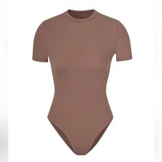 Brand New With Tags Size Xs Shade Umber Skims Fits Everybody Tshirt Bodysuit Brief Back 100% Cotton Gusset Snap Closure 76% Polyamide & 24% Elastane Tshirt Bodysuit, Bodysuit Short Sleeve, Brown Bodysuit, Body Suit With Shorts, Plus Size Fits, Short Sleeve Bodysuit, Effortless Style, Soft Fabric, Trendy Outfits