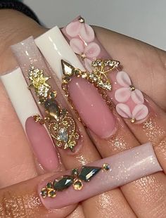 Long gold bling pink quince nails Gold And Nude Nail Designs, Pink And Gold Birthday Nails, Pink And Gold Acrylics, Long Pink Nails With Rhinestones, Pink And Rose Gold Nails, Long Elegant Nails, Pink Quince Nails, Gold Bling Nails, Elegant Pink Nails