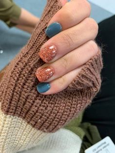 September Nail Ideas Dark Skin, Fall Nails Ideas Dip Powder Coffin, Dip Manicure Short Nails Fall, Short Dip Fall Nails, Dip Powder Nails Easy, Autumn Nail Ideas Acrylic Short, Short Nail Inspiration Fall, Yellow Wedding Nails Bridesmaid, Fall Countertop Decor Ideas