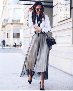 #streetfashiontrends Long Skirt Street Style, Skirt Street Style, Best Casual Outfits, Blogger Street Style, Paris Chic, Street Style Trends, Street Style Summer