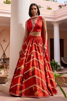 Red lehenga with an attached cancan, floral print and floral, thread and mirror embroidery. Comes with a padded draped blouse and a dupatta. - Aza Fashions Red Floral Lehenga, Lehenga Silk, Isha Gupta, Fashionable Saree, Lehenga Pattern, Floral Lehenga, Mirror Embroidery, Fashionable Saree Blouse Designs, Draped Blouse