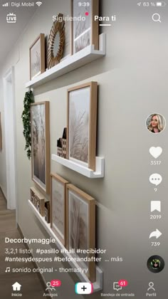 an image of a wall with pictures on it and the caption is in spanish