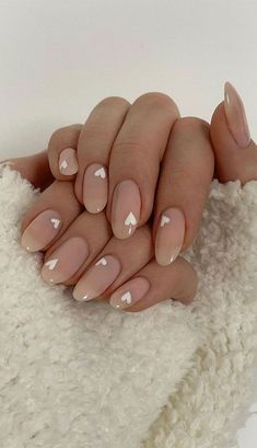 2. White Heart Natural Looking Nails Last year, many of us didn't celebrate Valentine's day at all. With Valentine's Day coming up, if you have someone you're hoping to celebrate with this year while you’re planning an epic Valentine’s Day ideas to celebrate your love, you will need to look... Ongles Beiges, February Nails, Her Nails