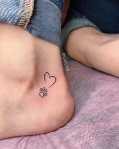 12’500220:00finelinetattoovivotattoostudio smalltattoo tinytattoo tinytattoos littletattoo vivotattootattooselection минитатумосква Small Pet Tattoos, Tattoos For Dogs That Passed, Dogs Tattoo Ideas, Tatoo Dog, Small Tattoos For Women, Dog Tattoo Ideas, Pawprint Tattoo