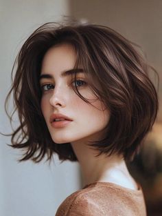 Transform your appearance with 31 chic chin length hairstyles! These timeless cuts offer endless styling possibilities. From asymmetrical bobs to layered lobs, discover the ideal chin skimming look that enhances your features and adds volume to your locks. Embrace the sophistication and ease of these fabulous, jaw-length cuts!