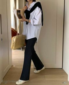 Kemeja Outfit, Style Kemeja, Casual College Outfits, Korean Casual Outfits, Casual Work Outfits