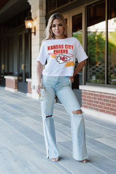 Elevate your game day wardrobe with the KANSAS CITY CHIEFS GAMEDAY GOALS BOXY FIT WOMEN'S CROP TEE. Featuring a cozy boxy fit and stylish crop design, this tee is perfect for showing off your team pride. Made with high-quality materials for maximum comfort and durability. Kansas City Chiefs Outfit Woman, Chiefs Outfit Woman, Kansas City Chiefs Outfit, Chiefs Game Day Outfit, Chiefs Outfit, Kansas City Royals Shirts, Chiefs Game Day, Kc Chiefs Shirts, Pear Body Type