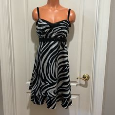 Whbm Silk Burnout Zebra Print Fit N Flare Cocktail Sundress Size 2 $220 Nwt New With Tags Black White Champagne Textured And Timeless Burnout Detailed Dress In Animal Print Style And Neutral Hues. Embellished Beaded Waistband, Double Straps And Layered Chiffon Along The Neckline Bring Feminine Touches. Fit And Flare Silhouette. Surplice Neckline. Double Layered Hemline. Silicon Along The Back For Non-Slip Wear. Invisible Zipper At Center Back With Hook And Eye Closure. Bead Embellished Waistband Black And White Dresses For Night Out, Black And White Dresses For A Night Out, Black And White Dress For Night Out, Black And White Midi Dress For Evening, Black And White Mini Dress For Evening, Black And White Midi Length Dress, Animal Print Style, Detailed Dress, White Champagne