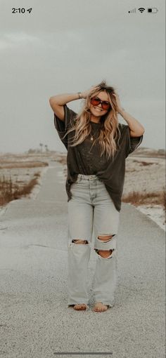 Boho Style Outfits Over 30, Water Slide Outfit, Western Minimalist Outfits, Comfy Hair Stylist Outfit, Boho Tshirt Outfits, Casual Hot Day Outfit Summer Comfy, Easy Boho Outfits Casual, Boho Western Outfits Midsize, Midsize Summer Vacation Outfits