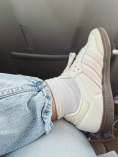 These are litterally the cutest sambas ever… #coquette #pink #samba #adidas #aesthetic #shoes Adidas Aesthetic Shoes, Pink Samba, Adidas Aesthetic, Samba Adidas, Samba Outfit, College Fits, Coquette Pink, Aesthetic Shoes