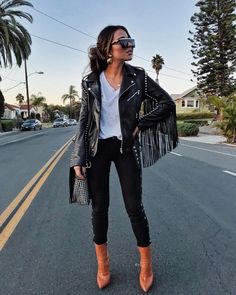 Fringe Leather Jacket Street Style, Glamour Cowgirl, Fringe Jacket Outfit, Leather Jacket Outfit Ideas, Gabby Barrett, Jacket Outfit Ideas, Chic Cowgirl, Hippie Rock, Fringe Clothing