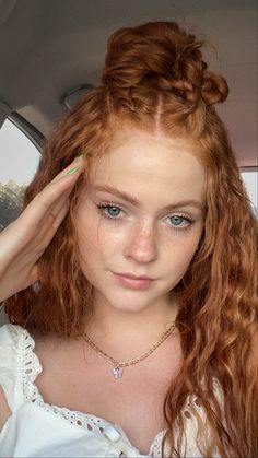 Arianna Aesthetic, Curly Ginger Hair, Ginger Hair Girl, Red Hair Inspo, Natural Red Hair, Red Curly Hair, Red Haired Beauty, Red Hair Woman