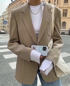 Beige Blazer Outfit, Tan Blazer, Beige Blazer, Blazer Outfit, Winter Fits, Outfit Look, Blazer Outfits