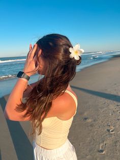 Coconut Girl Pfp, Beach Girl Pfp, Cute Pfp Aesthetic Instagram, Beach Girl Hair, Aesthetic Beachy, Brunette Aesthetic, Hawaii Aesthetic, Photos Sunset, Celebrity Makeup Looks