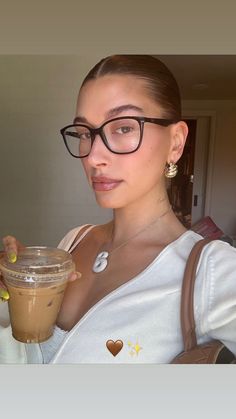 Bean Earrings, Hailey Rhode Baldwin, Hailey Rhode, Kidney Bean, Hailey Baldwin Style, Small Stud Earrings, Cute Glasses