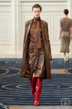 Tagwalk: The Fashion Search Engine Red And Brown Outfit, Red And Brown, New York Fall, Brown Outfit, Anna Sui, Leather Outfit, Mens Accessories Fashion, Winter Fashion Outfits