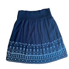 *Knox Rose Ebony Embroidered Elastic Waist Boho Skirt *Size Xl *Material: -Shell: 100% Rayon -Lining: 100% Polyester -Embroidery: 100% Polyester *Approximate Measurements (Laid Flat): -14” Waist -23” Length *Nwtno Visible Flaws *From A Smoke-Free Home Embroidery Adds Eye-Catching Detail To This Flowy Boho Black And White Skirt. Fully Lined With A Smock-Like, Gathered Elastic Waist Which Provides A Comfortable Fit. Don't Like The Price? Make Me A Reasonable Offer! New To Poshmark? Use My Referral Casual Embroidered Tiered Skirt Bottoms, Casual Embroidered Tiered Skirt, Boho Black And White, Home Embroidery, Midi Skirt Pattern, Peasant Skirt, Rose Skirt, Tiered Midi Skirt, Boho Skirt