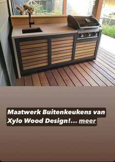 an outdoor bbq with grill and sink in front of a window that reads, maatwerk buttenkekenens van xylo wood design meet meer